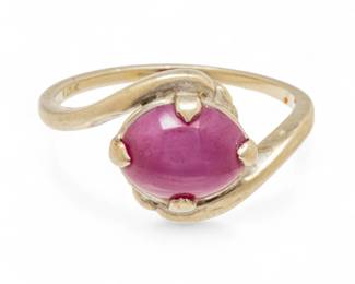 Lot 65
14k White Gold, Pink Star Sapphire Lady's Ring, 1950, Size 6.75 3 g
