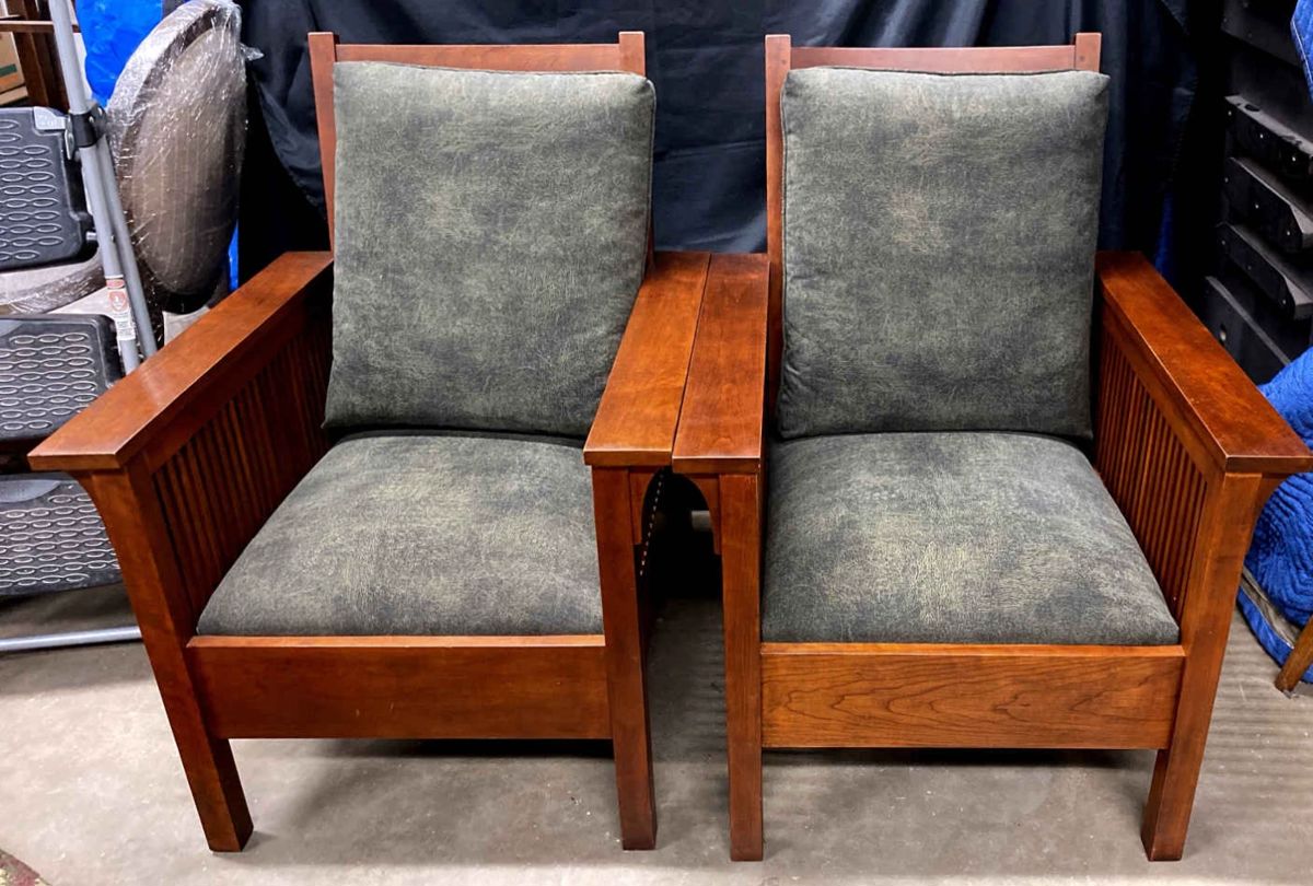 001 Gorgeous Pair Of Stickley Mission Oaks Chair
