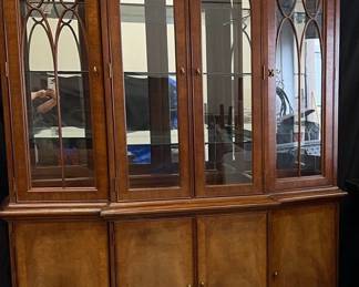 009 Beautiful Dining Hutch W Glass Shelves