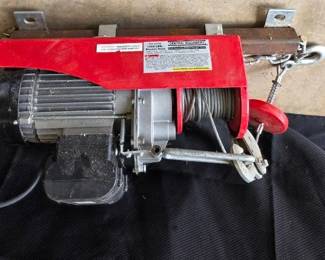 010 Central Machinery 1300lb Electric Hoist