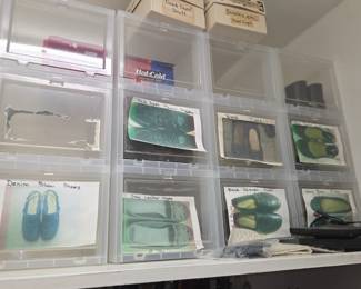 Shoes and shoes storage boxes