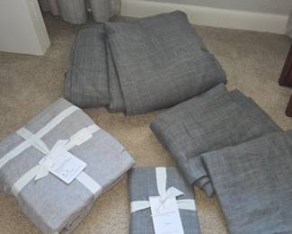 Pottery Barn Belgian Linen Duvet Bedding Set in Gray

Heathered Charcoal