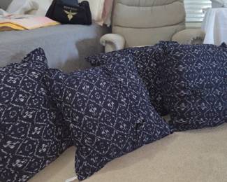 Set of 4 blu euro pillows