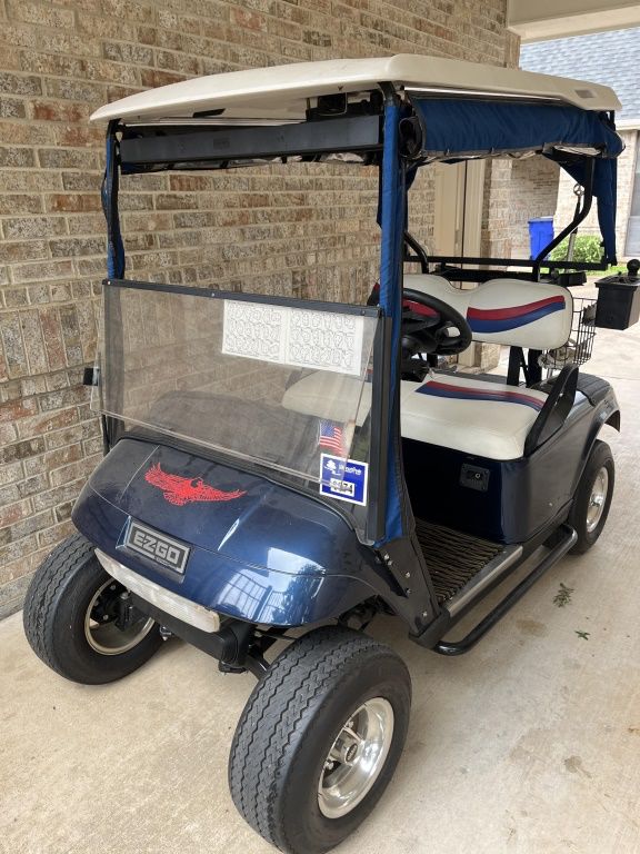 EZ GO Golf Cart in Excellent Condition