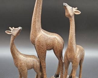 Sculpture w/ 3 Girafe Family as pictured