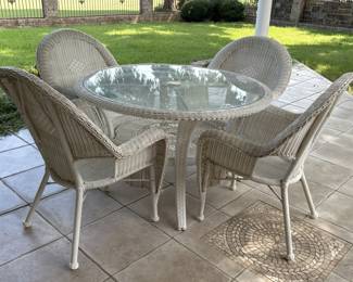 Outdoor White Wicker Round Table & 4-Chairs Set