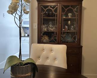 Dining room set, flowers, chairs,