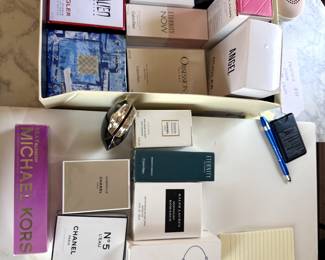 Channel N5, Prada Infusion, Blossom Micheal Kors, Eternity Clavin Klein, Eternity Now/ Obsession for Men/ Ralph's Club Ralph Lauren Midnight Romance, Coco Mademoiselle Chanel, Gabrielle Chanelle, Goldea The Roman Night, Angel Mugler, Prada Candy, Calvin Klein Women, Chrome Azzaro limited edition, Tiffany and Co Sheer, Calvin Klein Euphoria, Bronze Goddess Estée Lauder, 