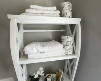 Bathroom hutch storage