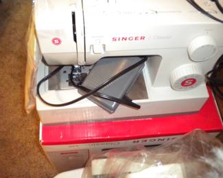 Like new Singer portable 