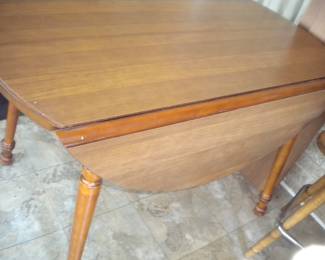 Maple drop leaf table and 2 leaves