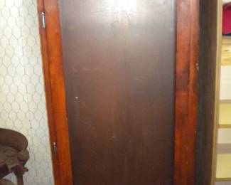 Gun cabinet