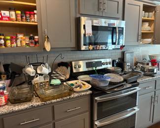 Bakeware- pots & pans 