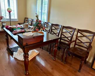 Luxury table with 8 chairs