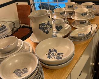 Pfaltzgraff dinnerware set 