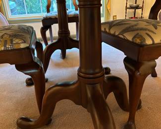 Detail on dining table 