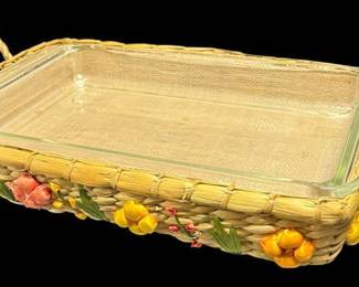 Pyrex Casserole Dish w Holder