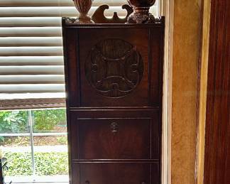 Very cool antique radio cabinet with vintage radio