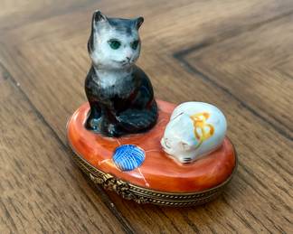 This sweet antique kitten trinket box 