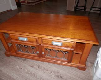 Next shots of coffee table and the way the top raises...this pic as just a coffee table