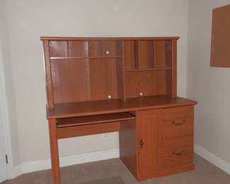 Nice basic computer desk