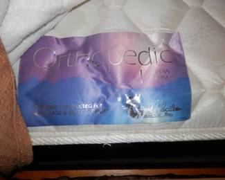 Firm Orthopedic pillow top queen mattress