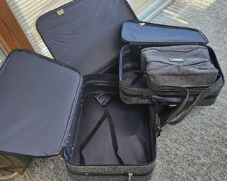 Luggage set