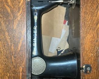 Antique Singer Sewing Machine in Wooden Cabinet 