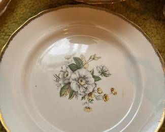 Royal Wilton "First Quality Original" Dinnerware Set 