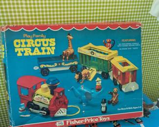 Fisher-Price Play Family Circus Train 