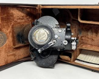 Lot 450 | Antique Victor Cine Camera 16mm Movie Camera
