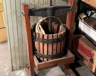 Lot 539 | Apple Press Food Pressing Manpowered Machine
