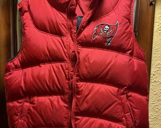 Lot 203 | NFL Reebok Sz L Buccaneers Puffy Vest Tampa Bay
