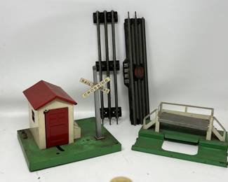 Lot 100 | Vintage Lionel Trains Gateman House, Milk Car
