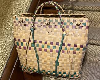 Lot 208 | Large Woven Grass Tote Bag Purse lil crunchy
