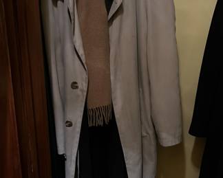 Lot 95 | 44Short Mens Brooks Brothers Trench Coat w Wool

