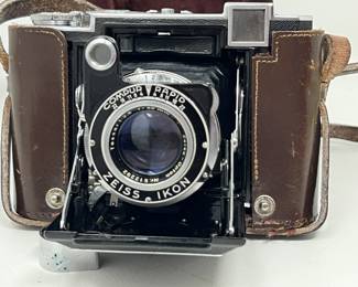 Lot 473 | Zeiss Ikon Super Ikonta Vintage Camera
