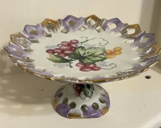 Lot 292 | Vintage Lefton Handpainted Porcelain Pedestal
