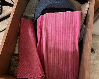 Lot 344 | Drawer of Vintage Kitchen Linens Placemats Pot
