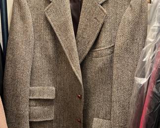 Lot 380 | Mens Wool Herringbone Blazer no size tag
