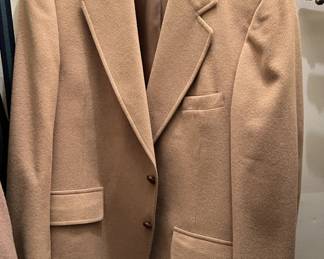 Lot 381 | 100% Camel Hair Vintage Mens Blazer no size tag

