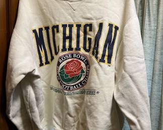 Lot 214 | U of M Vintage Rose Bowl Sweatshirt Sz L
