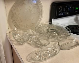 Lot 324 | Vintage Pressed Frosted Etched Glass Bowls Cake
