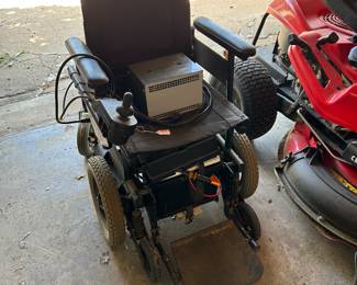 ELECTRIC WHEELCHAIR-NEEDS NEW BATTERY