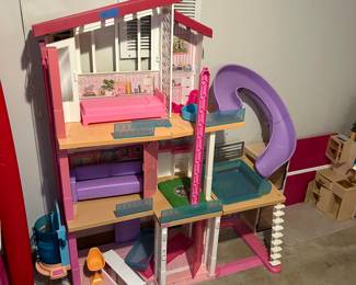 LARGE BARBIE DREAM HOUSE