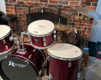 1980'S STUDENT KIT DRUM SET