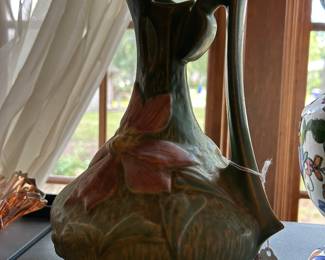 ROSEVILLE POTTERY-ZEPHYR LILLY