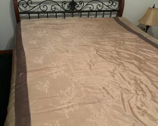 QUEEN BED