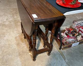 DROP LEAF TABLE