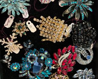 VINTAGE PINS